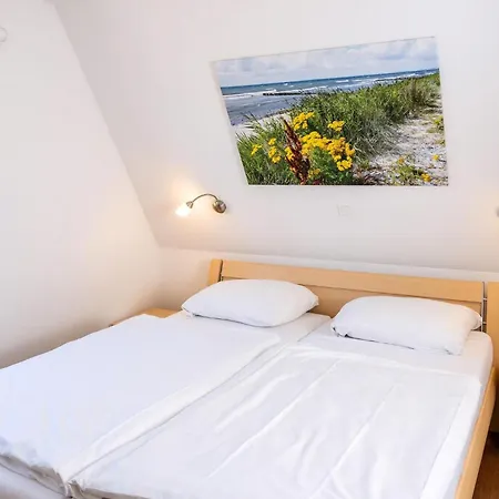 Urlaub Im Reethaus Delphin Mit Whirlpool Und Sauna Beckerwitz