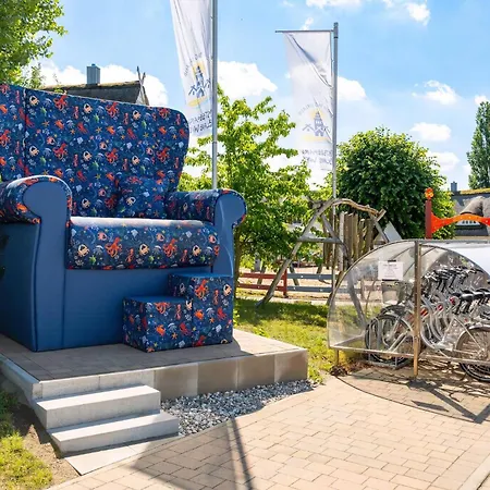 Urlaub Im Reethaus Delphin Mit Whirlpool Und Sauna Beckerwitz